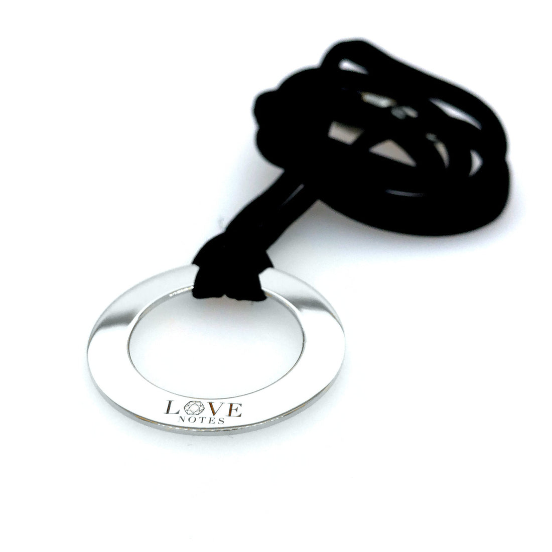 Al segno rondo necklace silver with silkstrap.