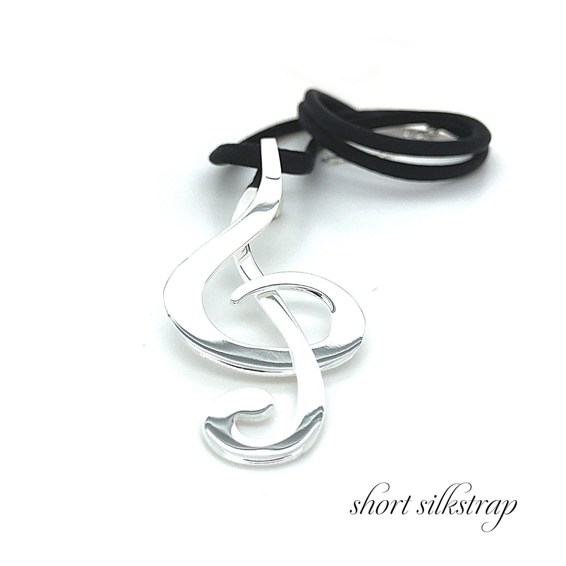 Chiavi G largo silver with short silkstrap.