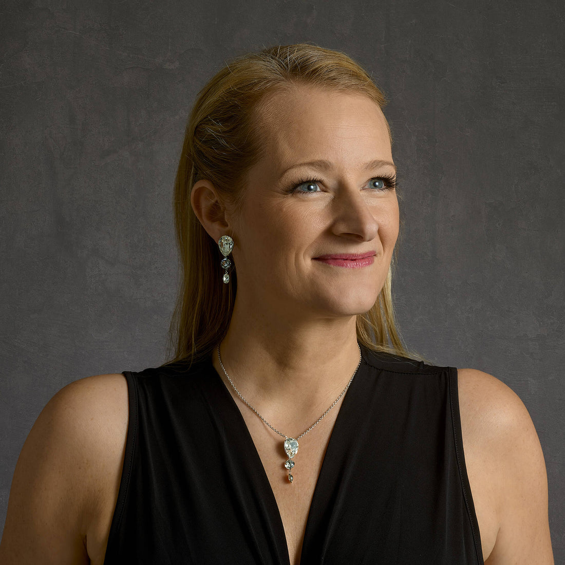 Esmeralda necklace and earrings bianca inspiration