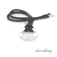 Salvagente Musikbojen Love Music necklace with short silkstrap.